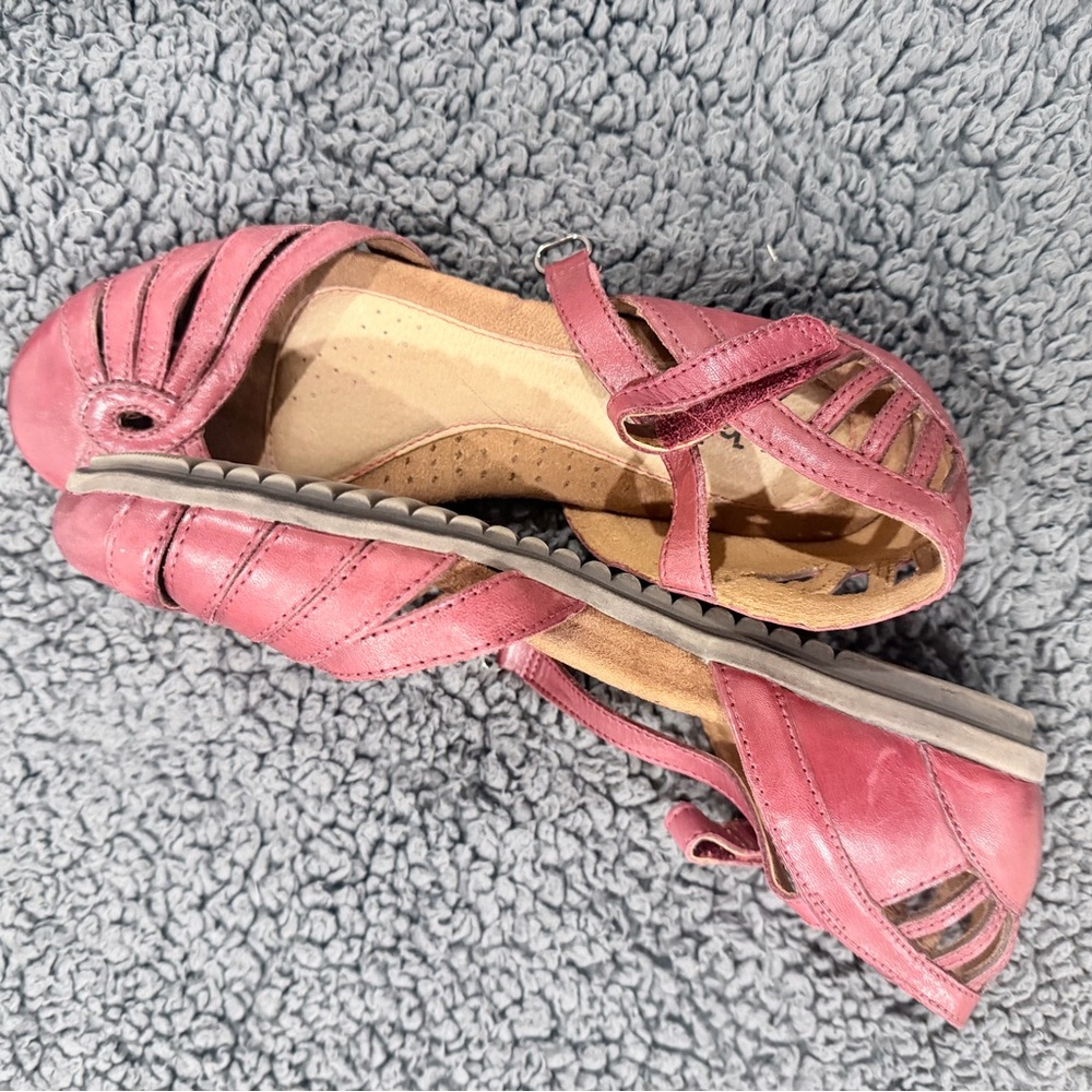 Cobb Hill by New Balance Women's Red Sandals - Picture 2 of 3